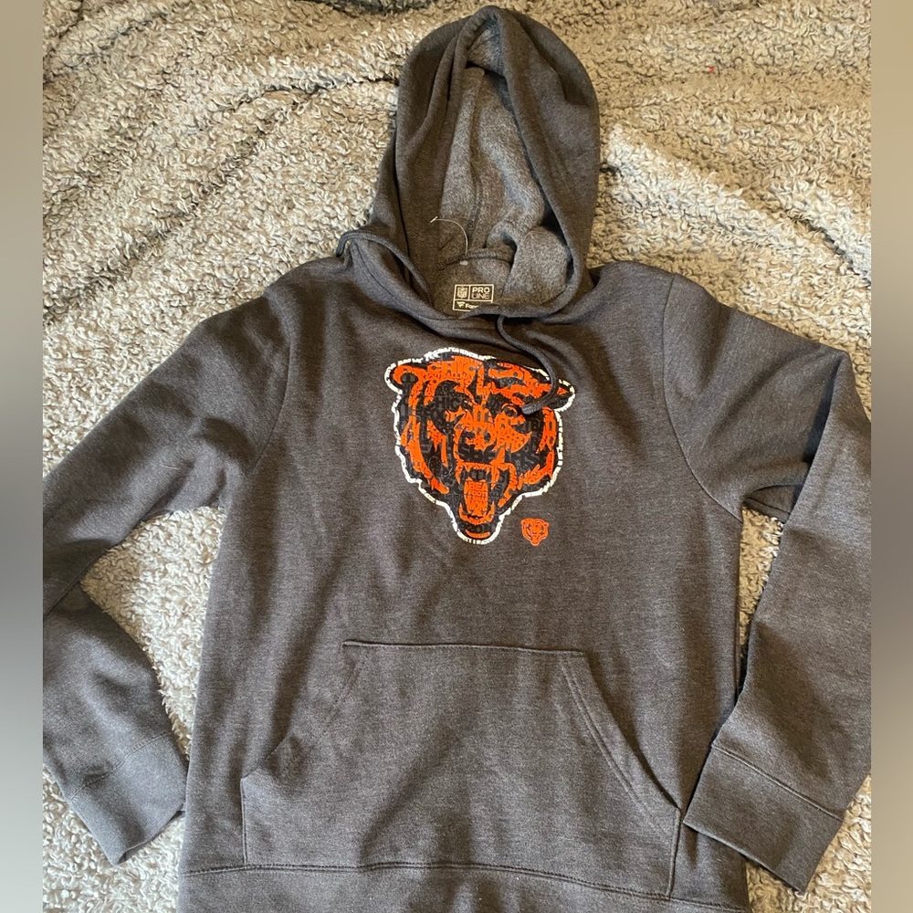 Chicago Bears Fanatics hoodie sz Adult .  The bears logo says the team name .